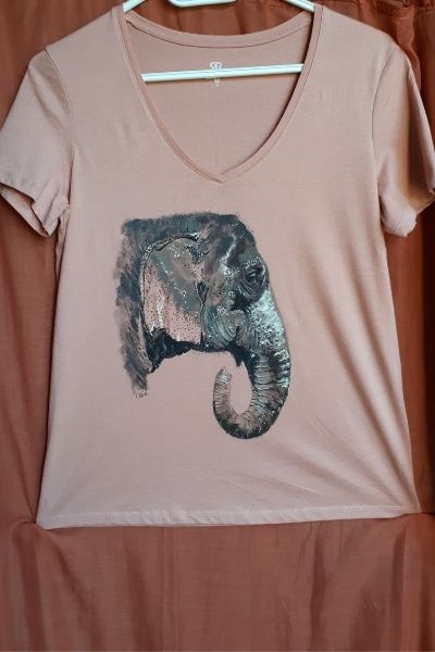Creations t shirts peints a la main elephant Souai