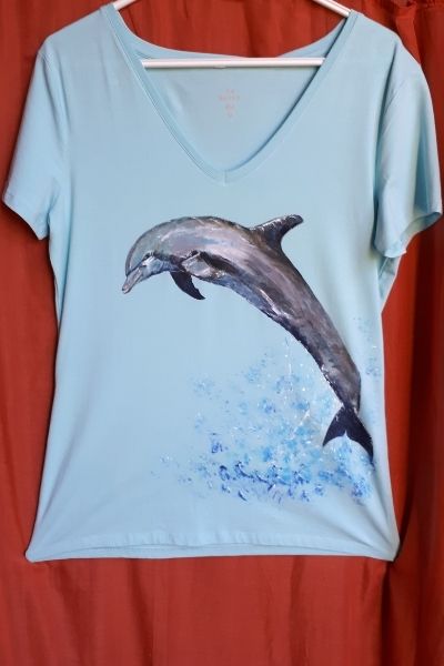 Creations t shirts peints a la main dauphin